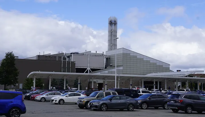 The casino building on Icomm Drive by day